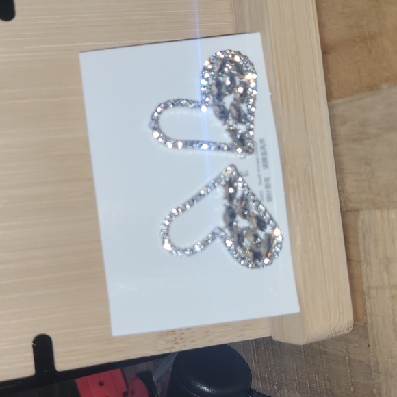 Glamourous Heart Earrings ✨️❤️ - Picture 8 of 10